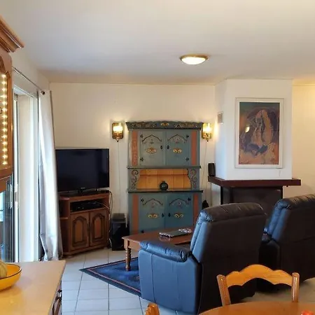 Sleeps 6 Pool Air Con Wifi Holiday home
