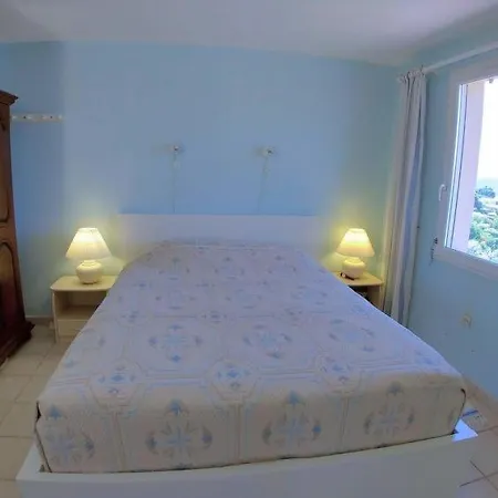 Sleeps 6 Pool Air Con Wifi Holiday home *