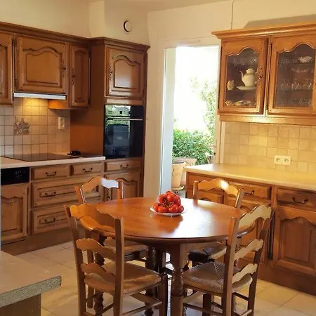 Sleeps 6 Pool Air Con Wifi *