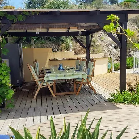 Sleeps 6 Pool Air Con Wifi Holiday home
